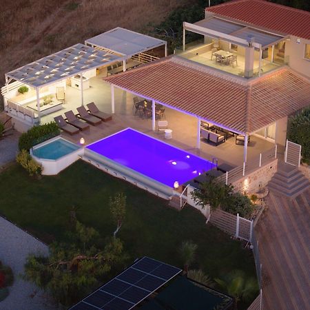 Alba Bianca Villa, Family Retreat With Heated Pool By Thinkvilla แอร์ซอนิสซอส ภายนอก รูปภาพ