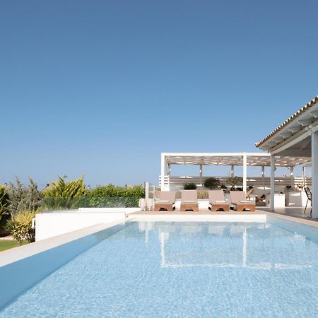 Alba Bianca Villa, Family Retreat With Heated Pool By Thinkvilla แอร์ซอนิสซอส ภายนอก รูปภาพ