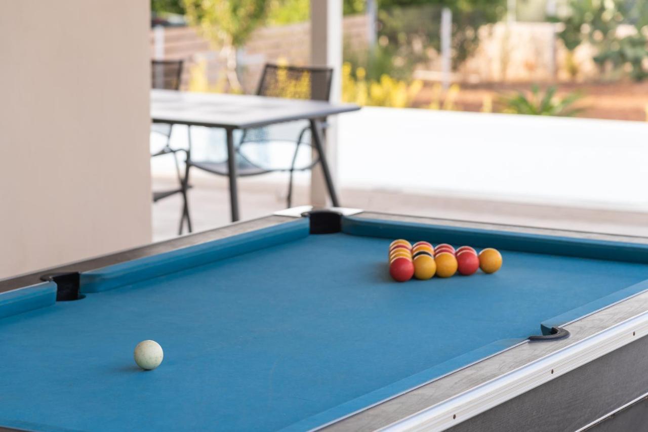 Alba Bianca Villa, Family Retreat With Heated Pool By Thinkvilla แอร์ซอนิสซอส ภายนอก รูปภาพ