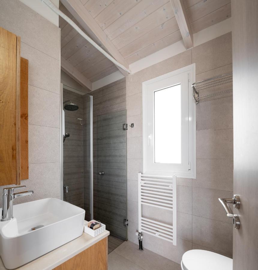 Alba Bianca Villa, Family Retreat With Heated Pool By Thinkvilla แอร์ซอนิสซอส ภายนอก รูปภาพ