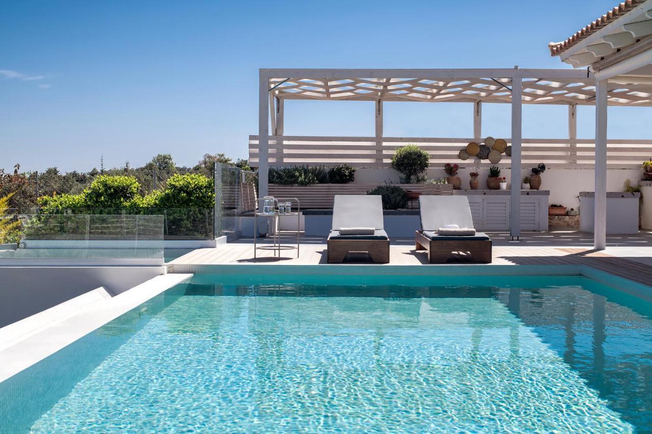 Alba Bianca Villa, Family Retreat With Heated Pool By Thinkvilla แอร์ซอนิสซอส ภายนอก รูปภาพ