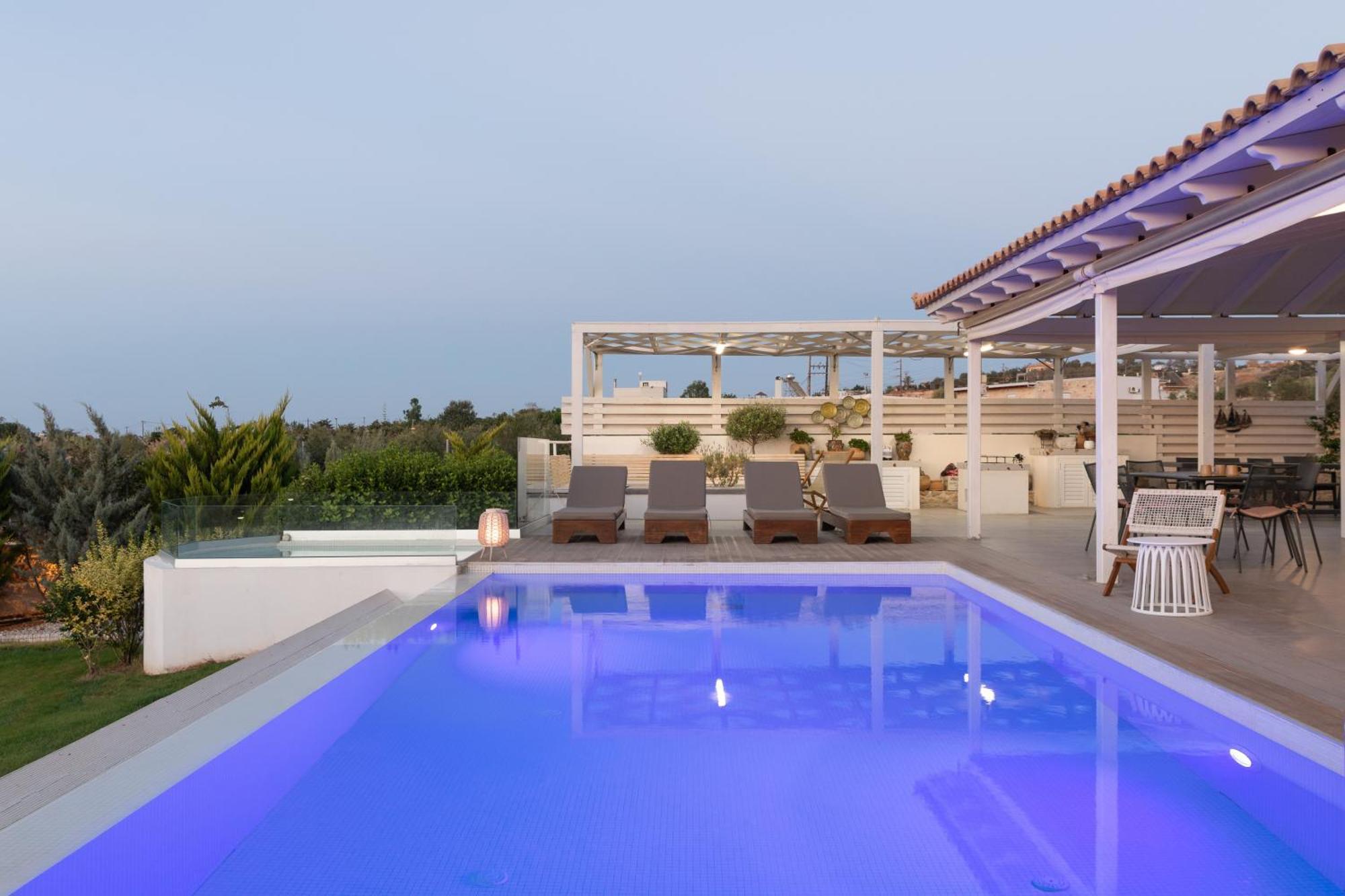 Alba Bianca Villa, Family Retreat With Heated Pool By Thinkvilla แอร์ซอนิสซอส ภายนอก รูปภาพ