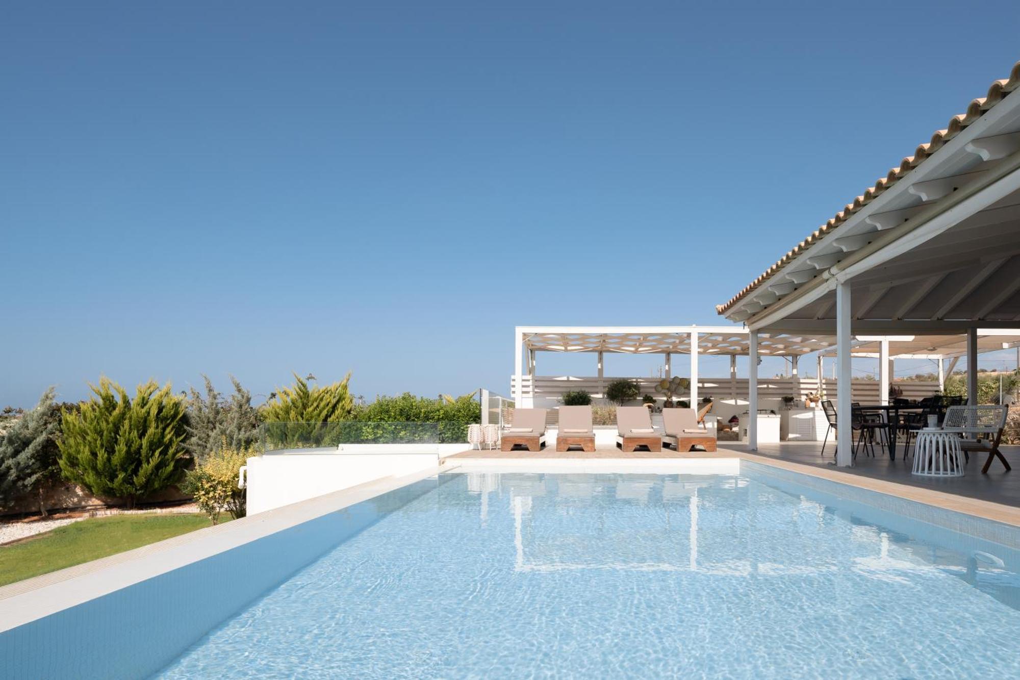 Alba Bianca Villa, Family Retreat With Heated Pool By Thinkvilla แอร์ซอนิสซอส ภายนอก รูปภาพ