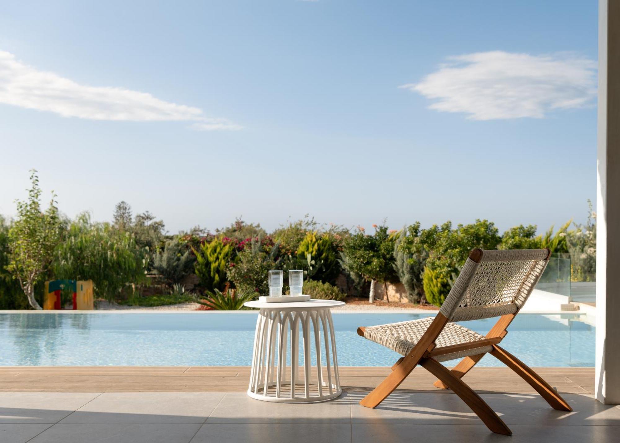 Alba Bianca Villa, Family Retreat With Heated Pool By Thinkvilla แอร์ซอนิสซอส ภายนอก รูปภาพ
